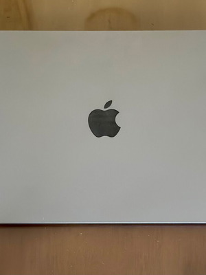 Apple MacBook Air 15” M2 laptop, 8GB RAM, 256GB SSD, silver