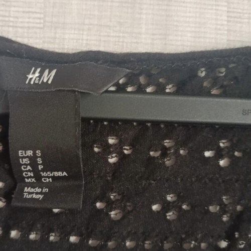 Fringed perforated black t-shirt like new H&M size S