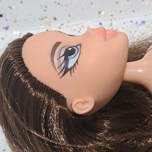 Bratz Salon'n' Spa Dana doll used, incomplete with flaws
