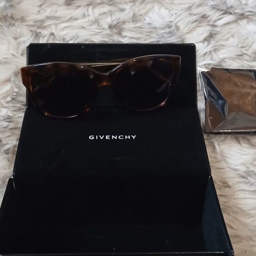 Givenchy SGV815 sunglasses like new, brown