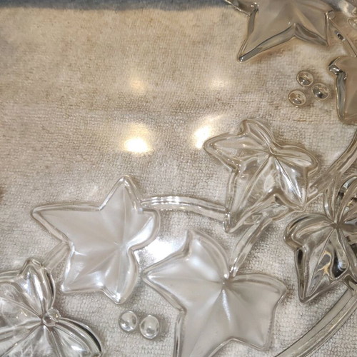 Large glass platter with embossed flower designs like new, 30 cm