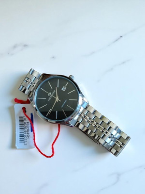 Hegner men's wristwatch new with black dial and silver bracelet