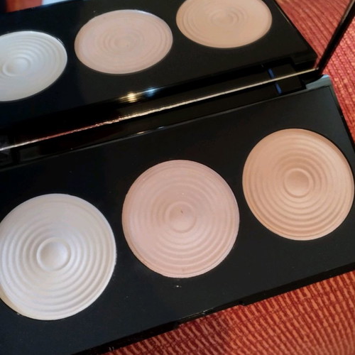 Revolution Highlighters Palette New with 3 Shades