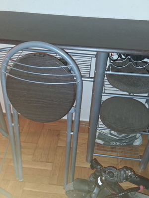 Bar with 2 stools like new