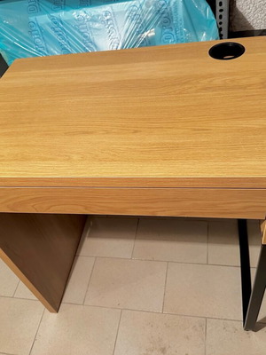 Γραφείο ΙΚΕΑ σειράς MICKE σαν καινούργιο