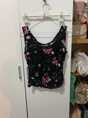 Διάφανο μαύρο γιλέκο με σχέδιο τριαντάφυλλα και κουμπιά μπροστά σαν καινούργιο