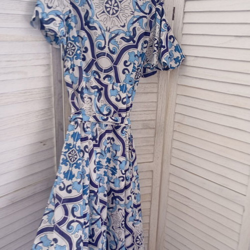 Hemithea medium dress like new, white and blue
