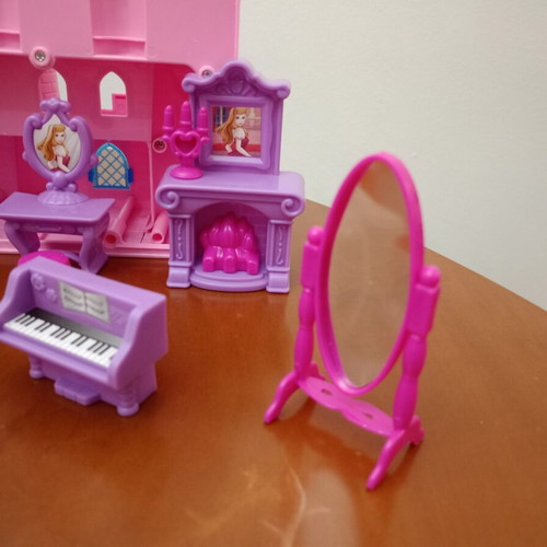 Beauty Castle My Dream playset like new with royal carriage, furniture & figures