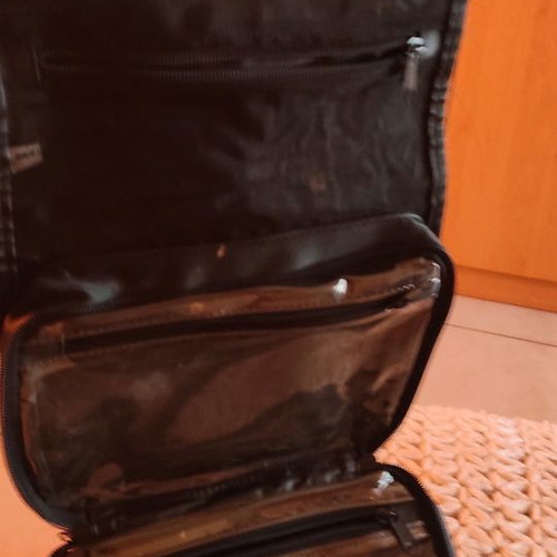 Cosmetic toiletry bag like new with many compartments and zipper