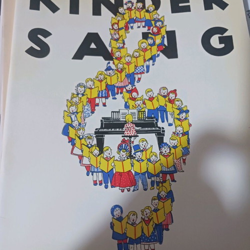 Kinder Sang new in German, Klavier