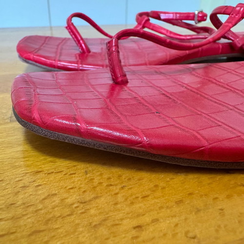 H&M red croc-embossed sandals No 39 like new