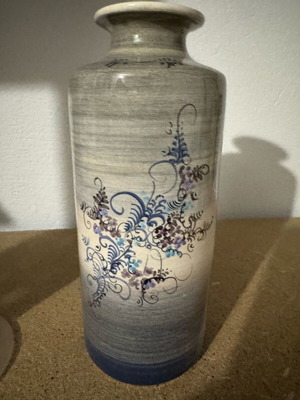 Two decorative vases like new