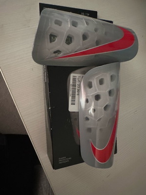 Nike football shin guards used, size XS, gray