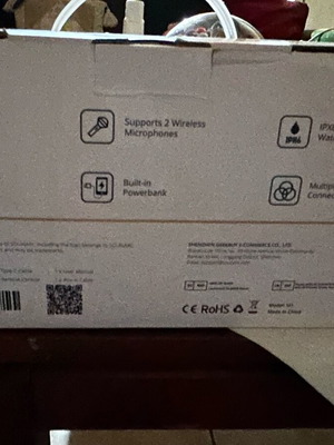 Bluetooth karaoke speaker like new with 2 microphones and charger