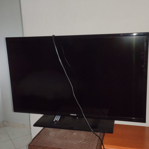 Samsung UE39EH5003W TV used 39"