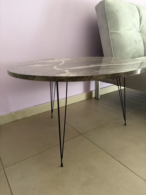 Coffee table with marble design like new