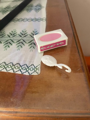 Barbie Sweet Roses Vanity & Nightstand Accessories 1987 like new