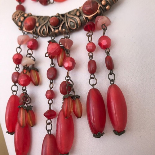 Vintage bijou unique piece of old era new, red