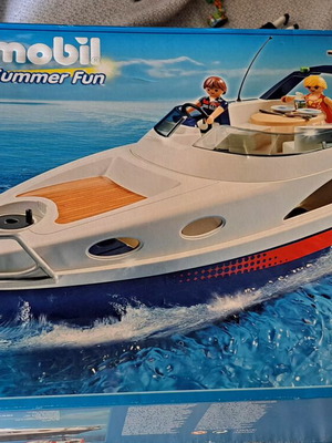 Playmobil 5205 Summer Fun Luxury Yacht like new with box