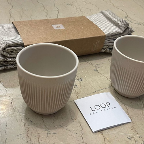 Nespresso 2 lungo cups and 2 towels new with box and gift bag