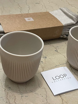 Nespresso 2 lungo cups and 2 towels new with box and gift bag