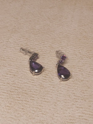 Dangle earrings with purple stones