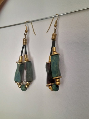 Σκουλαρίκια σε άριστη κατάσταση, μαύρο και πράσινο