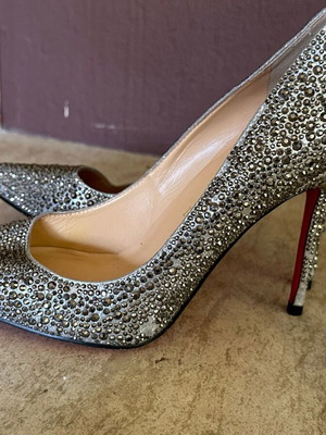 Дамски обувки на ток Christian Louboutin Kate Strass Metallic употребявани, номер 36
