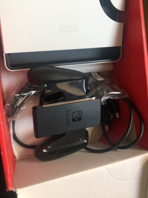 Nintendo Switch OLED употребяван с 2 игри и карта памет 32GB