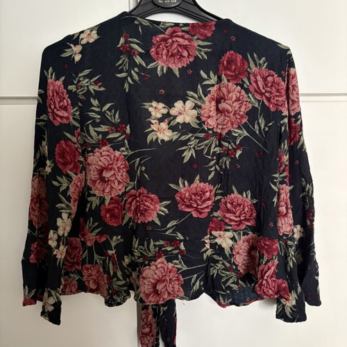 American Eagle Floral Tie-Front Crop Blouse Medium like new