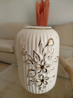Classic white vase with gold embossed flowers new