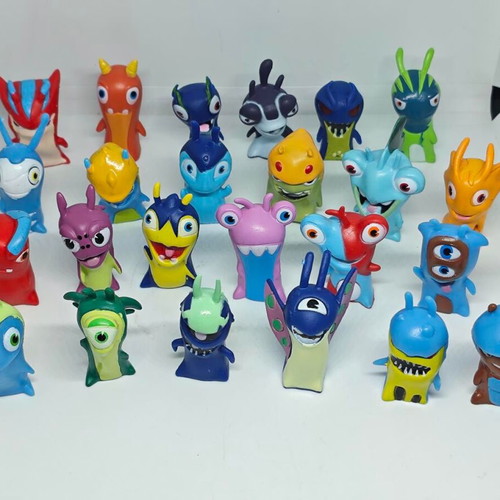 Slugterra figures set like new, collection of 24 pieces