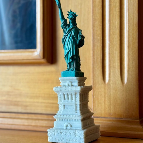 Vintage Statue of Liberty Colbar 1991 like new, collectible