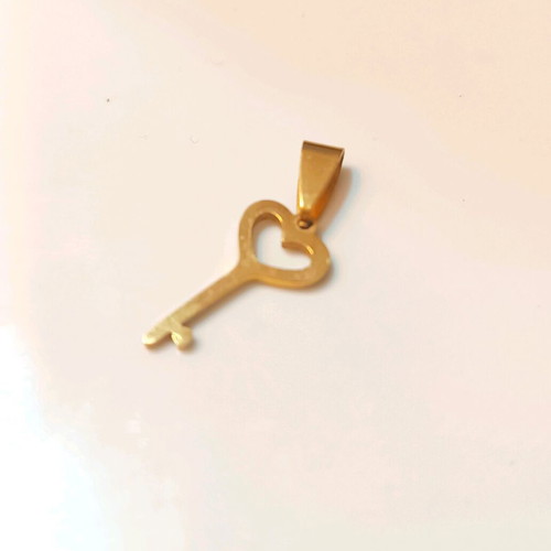 Steel heart key necklace like new, gold color