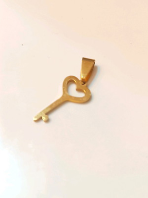 Steel heart key necklace like new, gold color