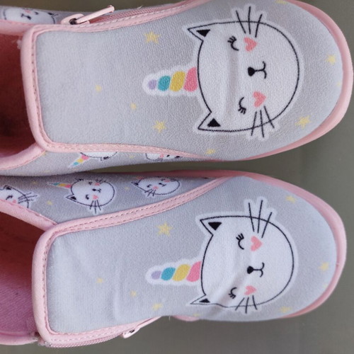 Comf closed anatomical slippers like new size 33 with cat-unicorn design
