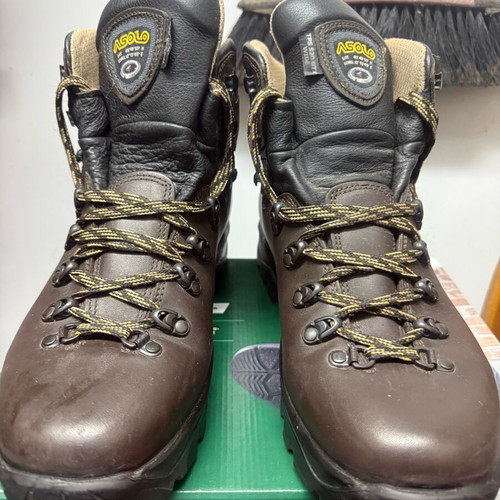 Asolo leather boots with Vibram sole like new, size 44