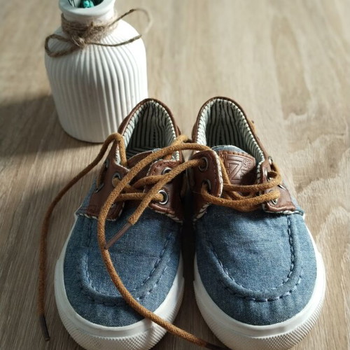 Zippy fabric baby shoes size 21, blue denim with brown details