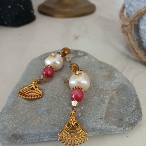 Earrings with pearls, semi-precious stones and Swarovski crystals new
