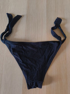 H&M bikini bottom like new, black, size M