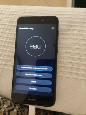 Huawei P8 Lite (2017) used with broken back cover and swollen battery