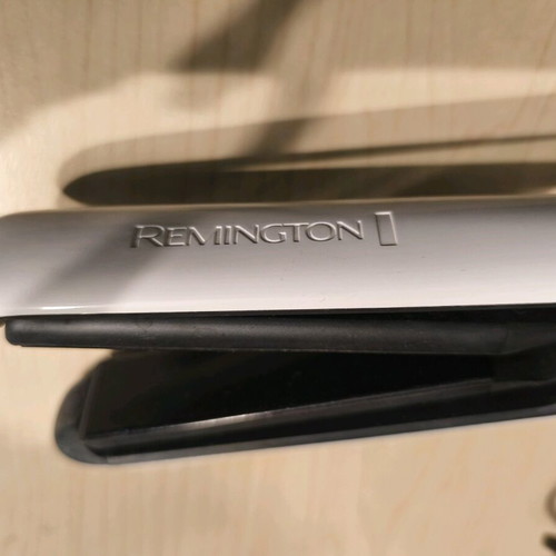 Remington Air Plates Compact Hair Straightener like new