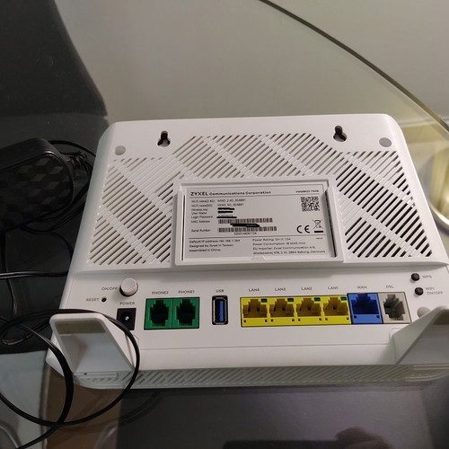 Zyxel VMG8623-T50B modem router like new, dual band WiFi, VoIP
