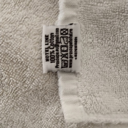 Bath towels set of 4, like new
