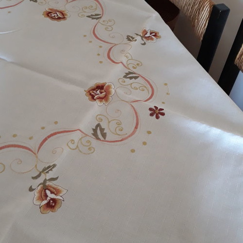 Table linens new, set of 7 with brown and gold floral pattern