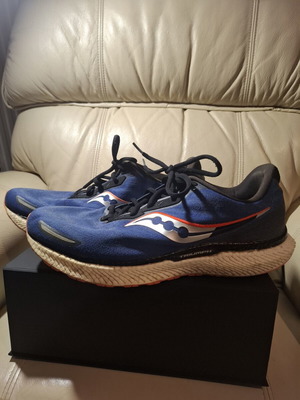 Saucony Triumph 17 running shoes used, size 50, blue