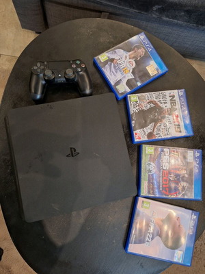 Sony PlayStation 4 σαν καινούργιο με χειριστήριο και 4 παιχνίδια