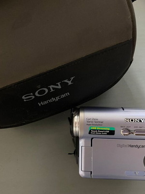 Sony videocamera like new with tapes, batteries and case included