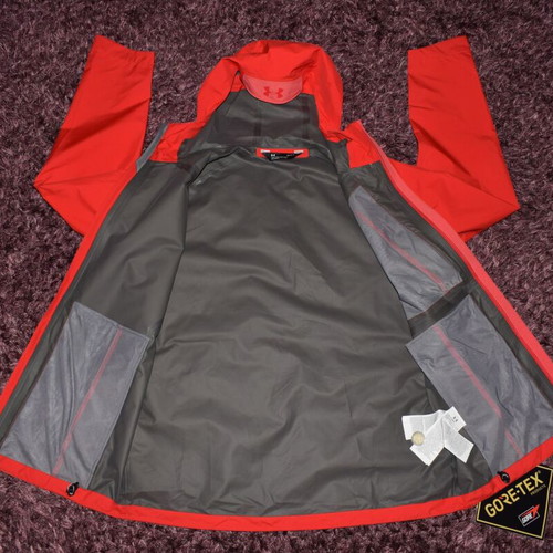 Under Armour Gore Tex Jacket size L new, red