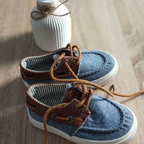 Zippy fabric baby shoes size 21, blue denim with brown details